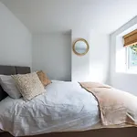Cosy Flat In Free Parking Area, Next To Bus Stop
