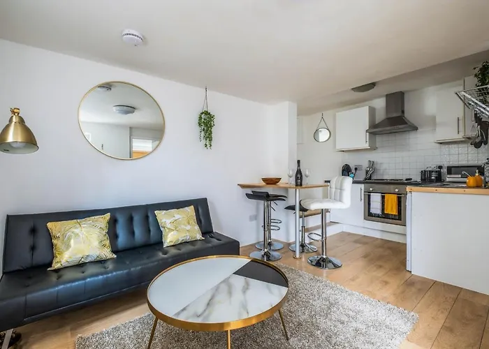Cosy Flat In Free Parking Area, Next To Bus Stop