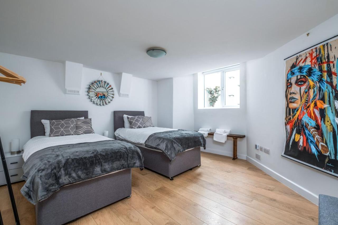Cosy Flat In Free Parking Area, Next To Bus Stop Apartment *